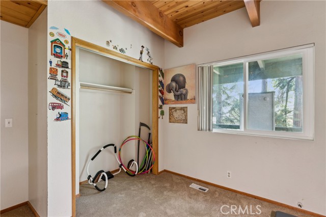 582 Grass Valley Court, Lake Arrowhead, CA 92352