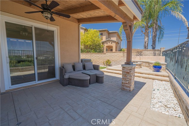 25351 Playa Serena Drive, Valencia CA: https://media.crmls.org/medias/be2392c4-ebb7-4191-aff4-96c520845f30.jpg