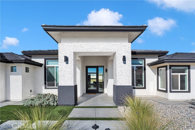 Detail Gallery Image 5 of 47 For 16383 Ridge View Dr, Apple Valley,  CA 92307 - 4 Beds | 2/1 Baths