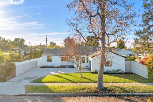 Detail Gallery Image 3 of 49 For 5711 Simpson Ave, Valley Village,  CA 91607 - 4 Beds | 2/1 Baths