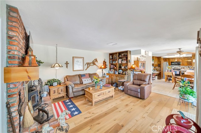 Detail Gallery Image 22 of 74 For 433 Fairway Dr, Palmdale,  CA 93551 - 5 Beds | 3/1 Baths