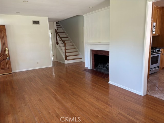 21327 De La Osa, Woodland Hills CA: https://media.crmls.org/medias/be25c4a0-ba43-4201-a38f-8fb674d61c70.jpg