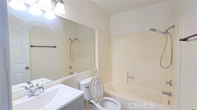 7960 Eugenia Avenue, Fontana CA: https://media.crmls.org/medias/be261391-9d11-4be7-ba40-7194b5cf5b3b.jpg