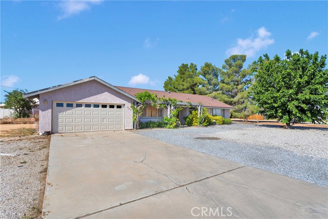 19891 Talihina Road, Apple Valley CA: https://media.crmls.org/medias/be2709d1-eaca-4928-9249-dad173d21f2a.jpg