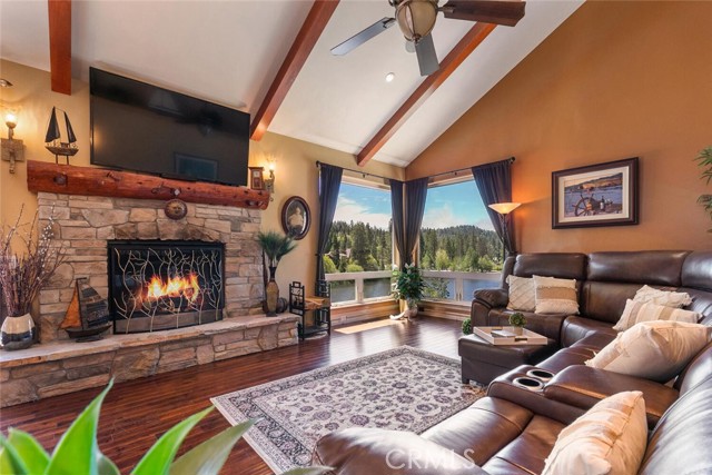 781 Brentwood Drive, Lake Arrowhead CA: https://media.crmls.org/medias/be28a9e3-f705-46e6-a8c6-fef42a3740d7.jpg