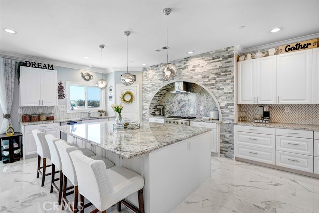 Detail Gallery Image 10 of 66 For 31291 Tommy, Temecula,  CA 92591 - 5 Beds | 4/1 Baths