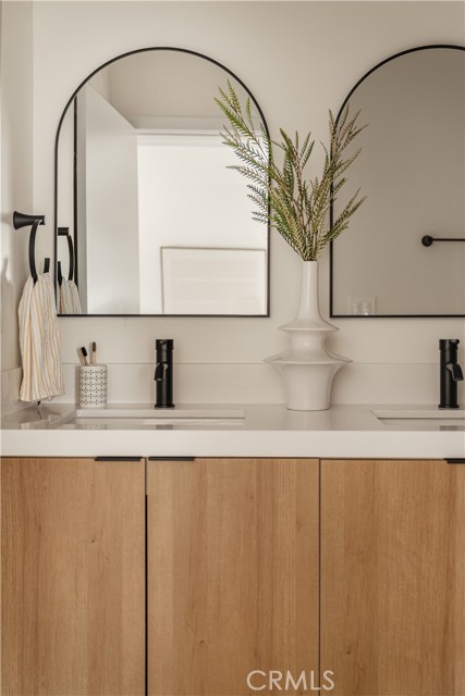 Detail Gallery Image 30 of 39 For 3950 Franklin Ave, Los Angeles,  CA 90027 - 3 Beds | 3/1 Baths