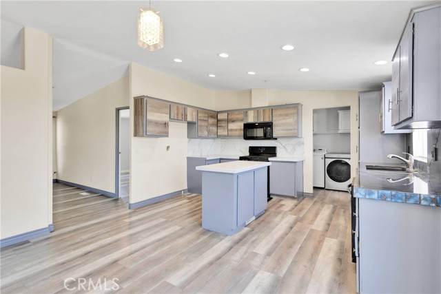 Detail Gallery Image 14 of 50 For 32252 Emerald Rd, Lucerne Valley,  CA 92356 - 4 Beds | 2 Baths