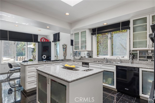 4219 Tarzana Estates Drive, Tarzana CA: https://media.crmls.org/medias/be2aeb90-769b-4e63-90fe-65167b40d4d0.jpg