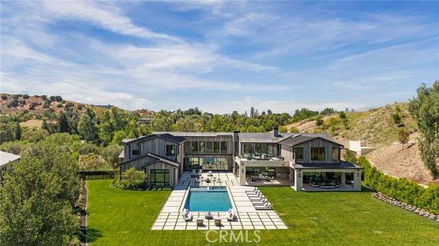 24255 Bridle Trail Road, Hidden Hills CA: https://media.crmls.org/medias/be2cf958-73bb-4877-bc78-3f7f6e3700e8.jpg