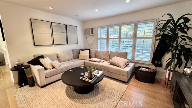 Detail Gallery Image 7 of 34 For 645 Westmount Dr #211,  West Hollywood,  CA 90069 - 1 Beds | 1 Baths