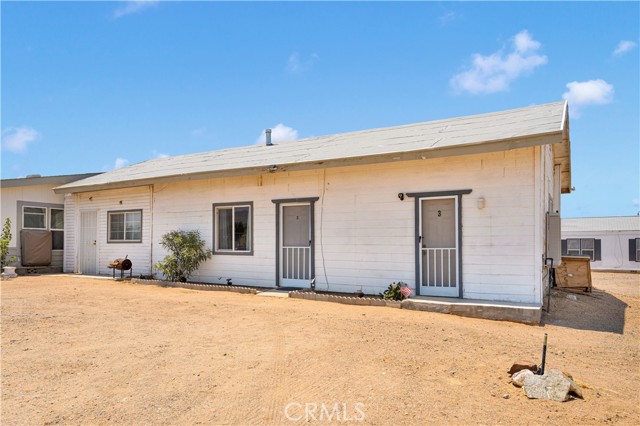 27320 Rodeo Road, Helendale CA: https://media.crmls.org/medias/be2ebe8f-30df-45dc-b49d-47fb68546120.jpg