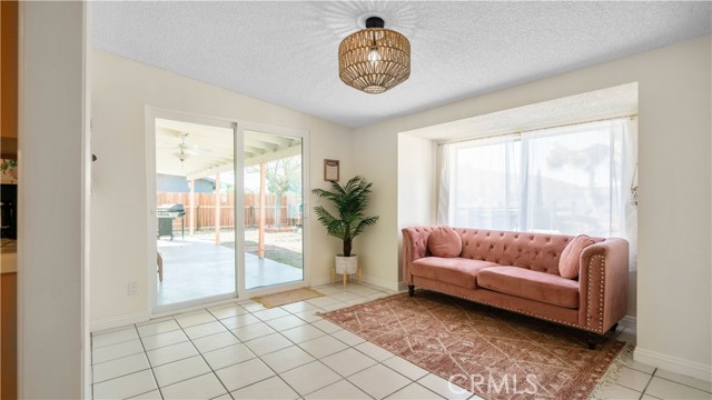 57966 El Dorado Drive, Yucca Valley CA: https://media.crmls.org/medias/be2ee2e8-43f5-4706-9da6-987e97ad4583.jpg