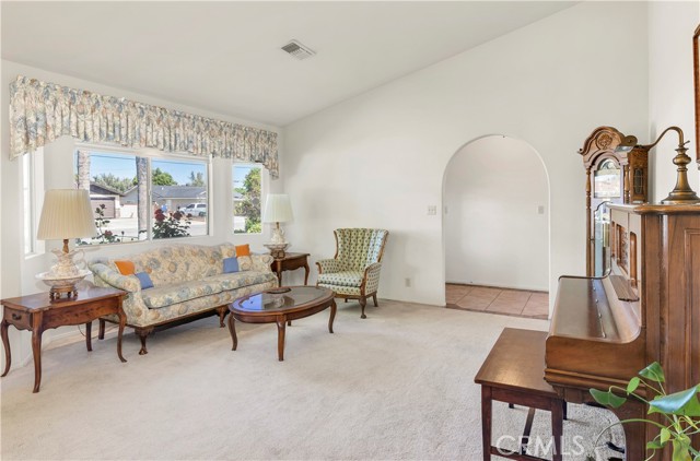 274 N Hemet Street, Hemet CA: https://media.crmls.org/medias/be2eef23-a9b4-4367-9c99-3a6014fd37ce.jpg