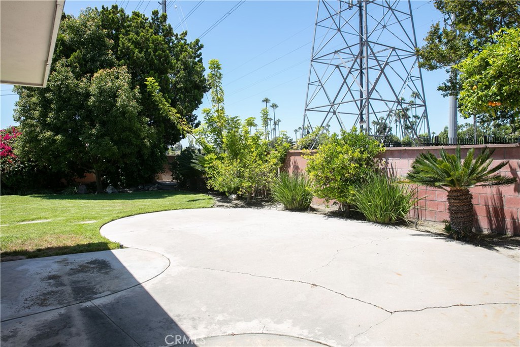 1203 W Laster Avenue