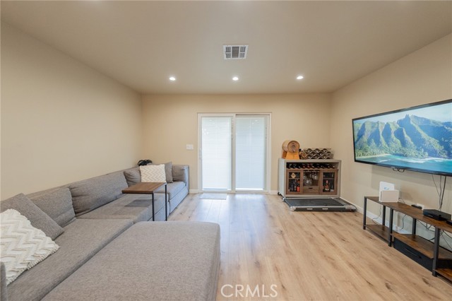 9720 Hayvenhurst photo 10