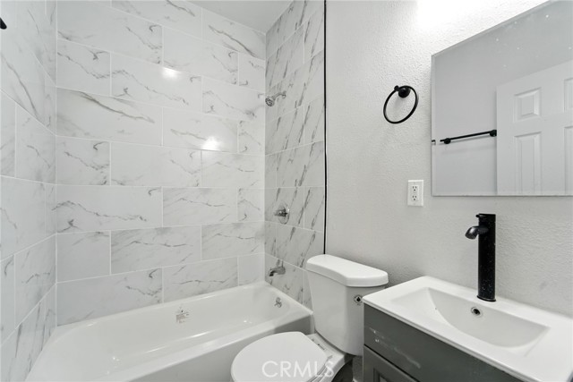 873 W 41st Drive, Los Angeles CA: https://media.crmls.org/medias/be32b353-df93-46c1-9e8e-305c71c80245.jpg