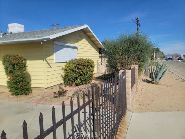 Detail Gallery Image 7 of 43 For 21000 79th, California City,  CA 93505 - 3 Beds | 2 Baths