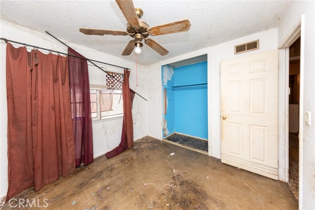 Image 5 of 12 For 6227 Glide Avenue