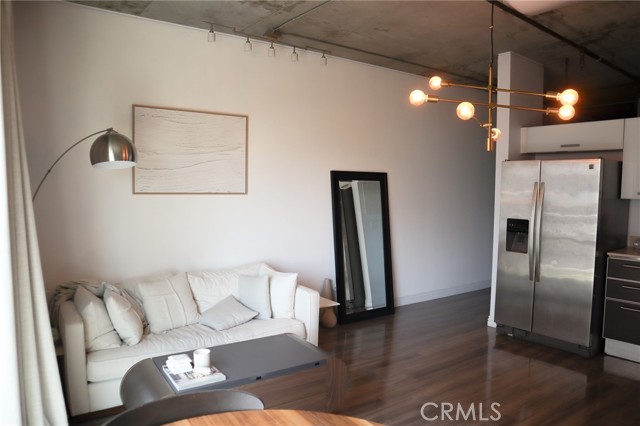 645 W 9th Street, Los Angeles CA: https://media.crmls.org/medias/be34e400-1482-48df-96ff-dd7b78acda92.jpg