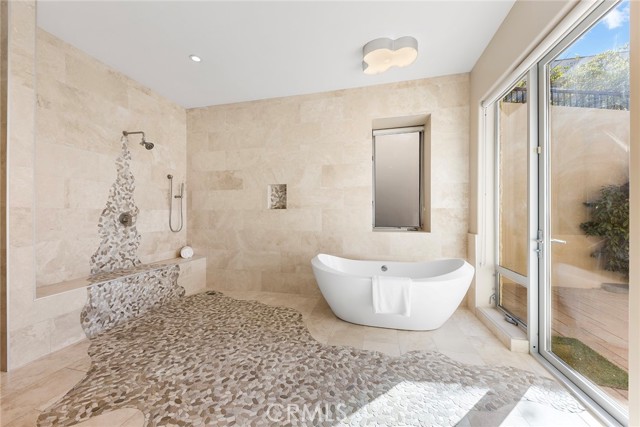 3355 Alta Laguna Boulevard, Laguna Beach CA: https://media.crmls.org/medias/be3514ad-8276-411a-869a-1d59cde2e03e.jpg