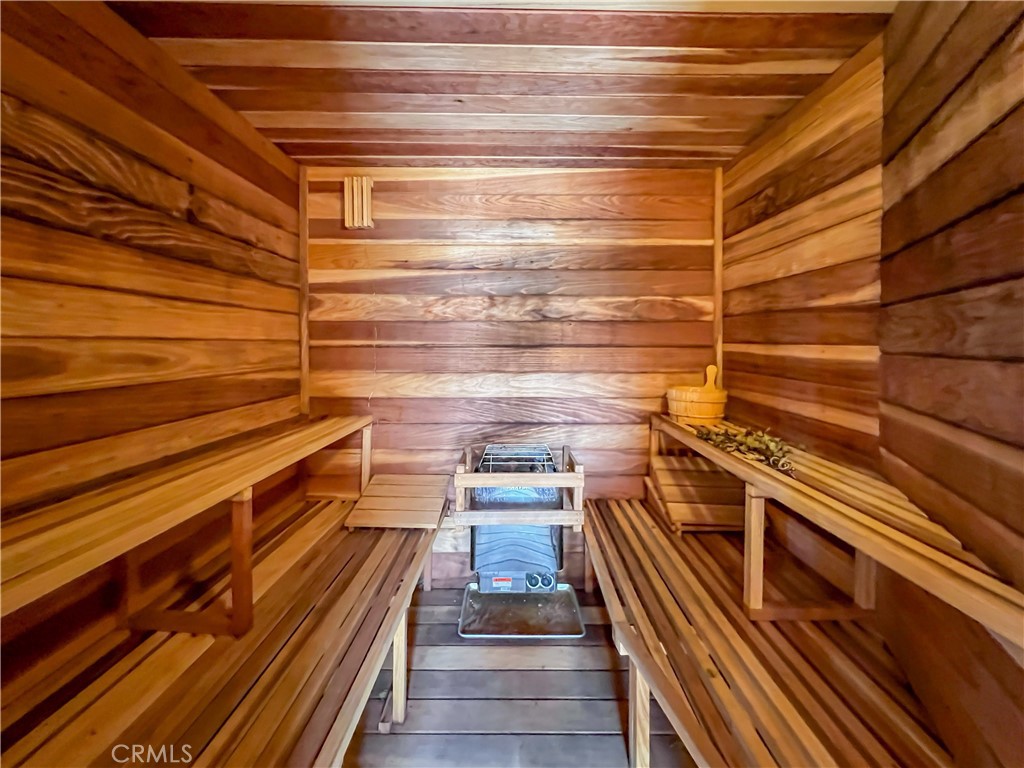 https://media.crmls.org/medias/be353cc0-ce34-4855-87a6-3213b88fbcc0.jpg?preset=X-Large