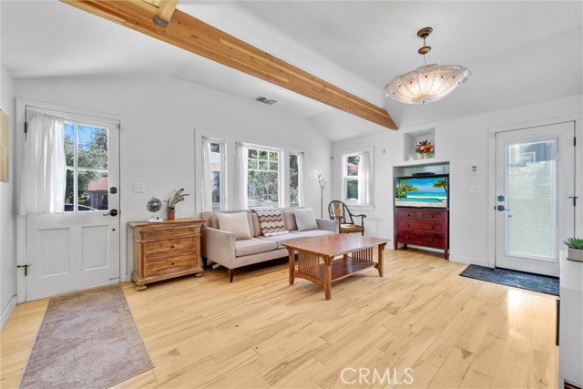 Detail Gallery Image 3 of 30 For 319 W 6th St, Claremont,  CA 91711 - 2 Beds | 2 Baths