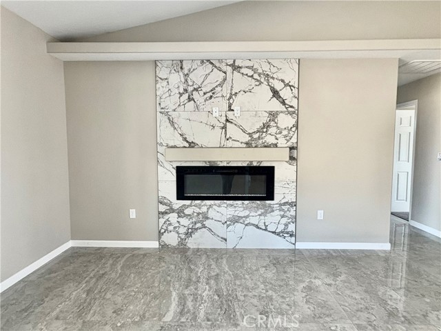 Detail Gallery Image 6 of 27 For 19375 Corwin Rd, Apple Valley,  CA 92307 - 4 Beds | 2/1 Baths