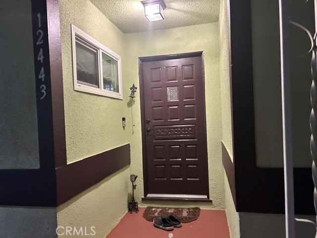 https://media.crmls.org/medias/be370da6-c50b-44e1-8b59-ca99bb70d254.jpg?preset=X-Large