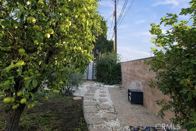 10623 Gothic Avenue photo 9