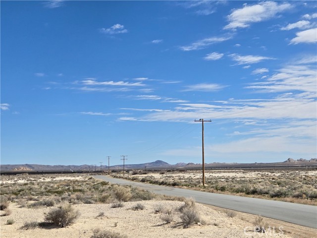 Detail Gallery Image 2 of 4 For 3 North Side, Lucerne Valley,  CA 92356 - – Beds | – Baths