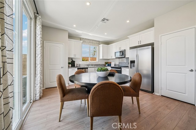 Detail Gallery Image 13 of 39 For 15442 Thundercloud Ln, Victorville,  CA 92394 - 3 Beds | 2/1 Baths