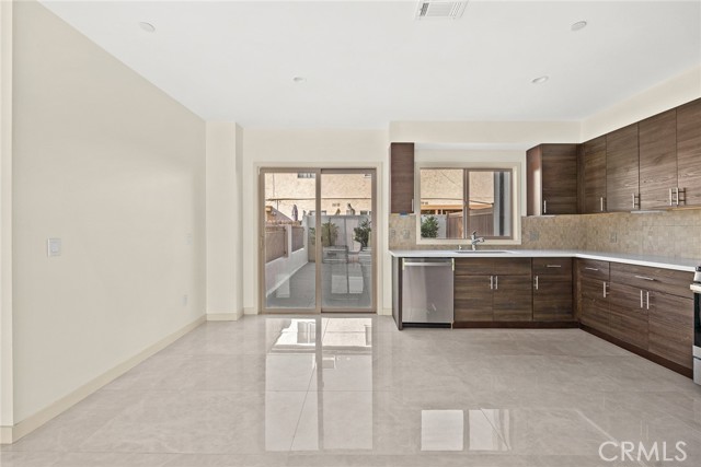 Detail Gallery Image 9 of 26 For 1228 Temple City Bld #E,  Arcadia,  CA 91007 - 3 Beds | 2/1 Baths