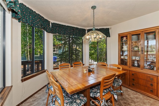 488 Lakeview Court, Big Bear Lake CA: https://media.crmls.org/medias/be38f329-15f8-4ac9-a0cd-02ce61534235.jpg