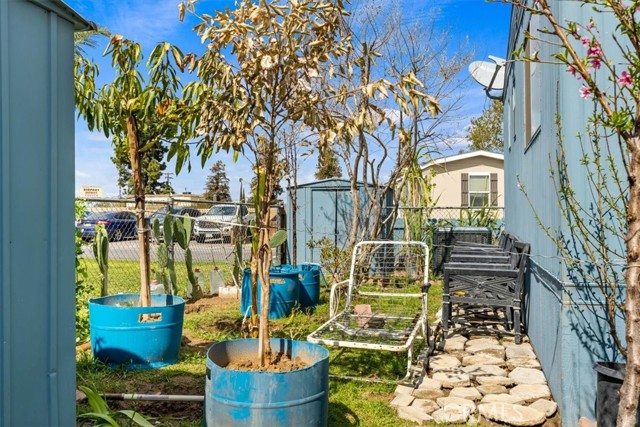 Detail Gallery Image 12 of 12 For 216 Vivian Ln, Bakersfield,  CA 93308 - 3 Beds | 2 Baths