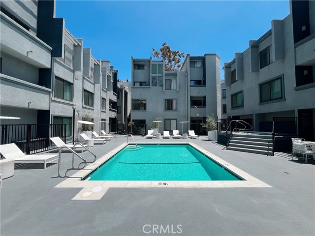 Detail Gallery Image 1 of 26 For 1940 N Highland Ave #25,  Los Angeles,  CA 90068 - 2 Beds | 2 Baths