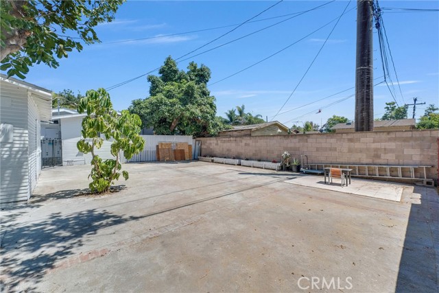 820 S Van Ness Avenue, Santa Ana CA: https://media.crmls.org/medias/be3a68e0-1f8d-428d-9165-6e531ad9223c.jpg
