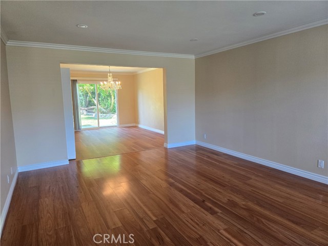 Detail Gallery Image 5 of 37 For 1026 Damascus Cir, Costa Mesa,  CA 92626 - 5 Beds | 3 Baths