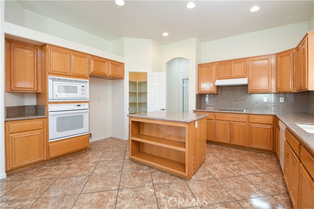 Detail Gallery Image 7 of 27 For 1867 Cashew Tree, Hemet,  CA 92545 - 3 Beds | 3 Baths