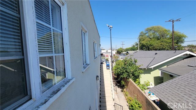 2415 E 7th Street, Long Beach CA: https://media.crmls.org/medias/be3b2b7e-5400-4d32-9d3c-01a0727fd2e5.jpg