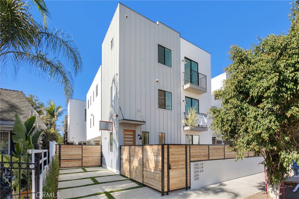 Quadruplex at 1255 N Gower Street