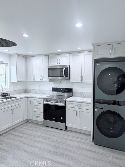 Detail Gallery Image 2 of 7 For 20637 Schoenborn Street, Winnetka,  CA 91306 - 1 Beds | 1 Baths