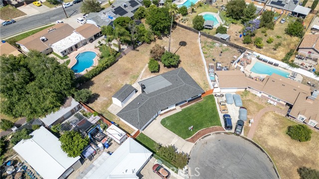 424 E Victoria Street, Rialto CA: https://media.crmls.org/medias/be3c57db-a5a1-437d-8ceb-322bceb73aef.jpg