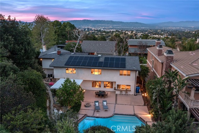 Detail Gallery Image 3 of 34 For 3831 Saint Johnswood Dr, Woodland Hills,  CA 91364 - 5 Beds | 3/1 Baths