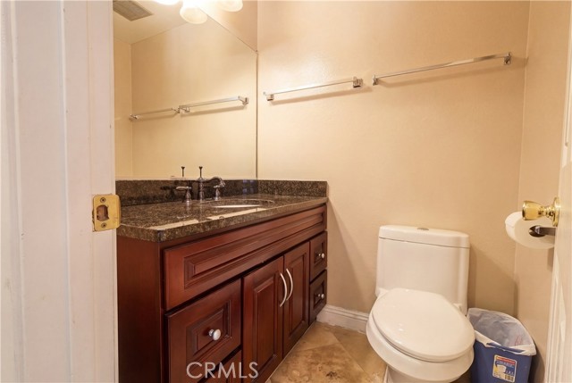 Detail Gallery Image 10 of 19 For 2525 S Manitoba, Santa Ana,  CA 92704 - 4 Beds | 2/1 Baths
