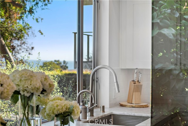 592 Bluebird Canyon Drive, Laguna Beach CA: https://media.crmls.org/medias/be3f081a-16d9-43ff-b677-f6ed4a174478.jpg
