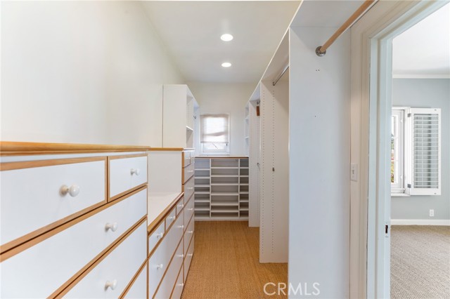 580 S Sweetzer Ave, Los Angeles CA: https://media.crmls.org/medias/be3f4d1b-02f7-4287-ae4e-6d98aea62efc.jpg