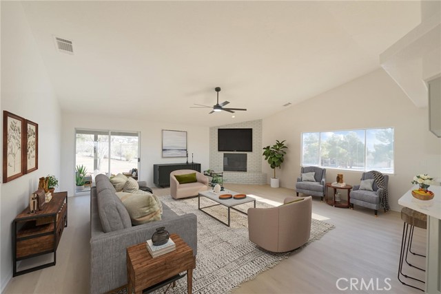 Detail Gallery Image 2 of 23 For 16389 Viho Ct, Apple Valley,  CA 92307 - 4 Beds | 2 Baths