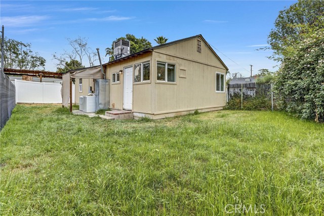 Detail Gallery Image 19 of 22 For 5657 Donna Ave, Tarzana,  CA 91356 - 2 Beds | 1 Baths