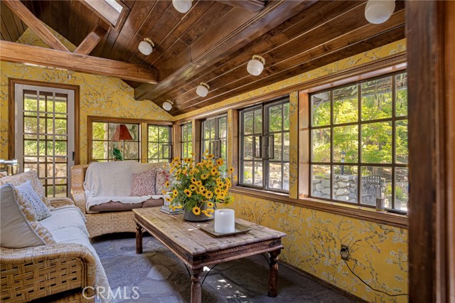 969 Oak Drive, Crestline CA: https://media.crmls.org/medias/be4051f9-c31b-405b-b915-0efe04857a8c.jpg